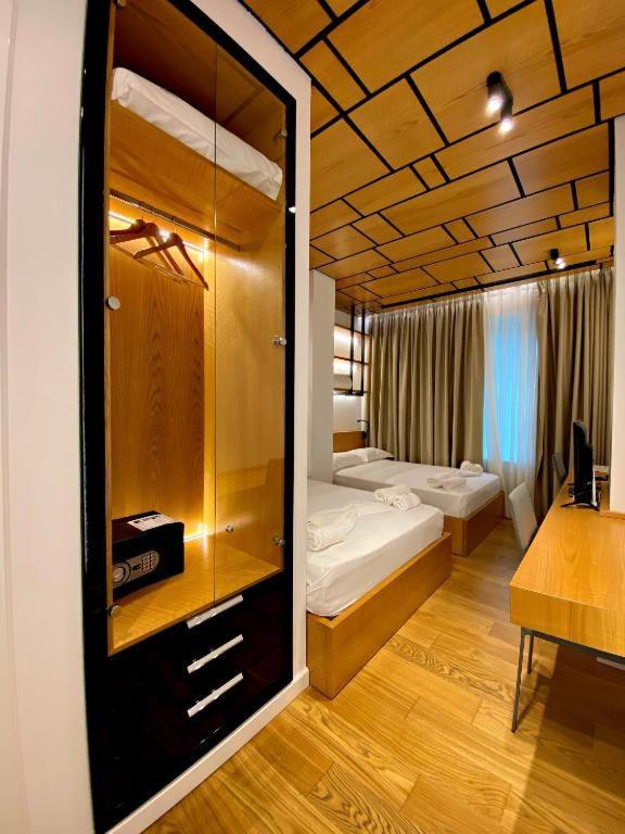 Crown Boutique Hotel Durrës Eksteriør bilde
