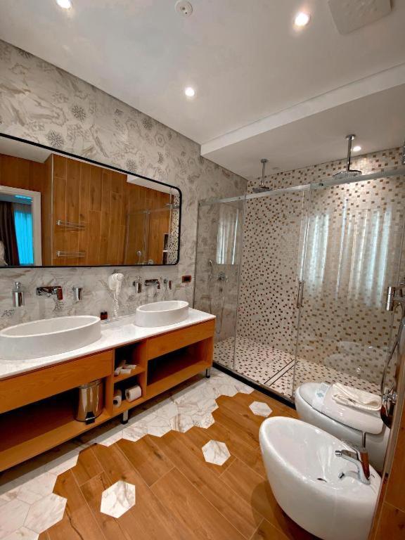 Crown Boutique Hotel Durrës Eksteriør bilde