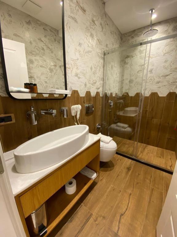 Crown Boutique Hotel Durrës Eksteriør bilde