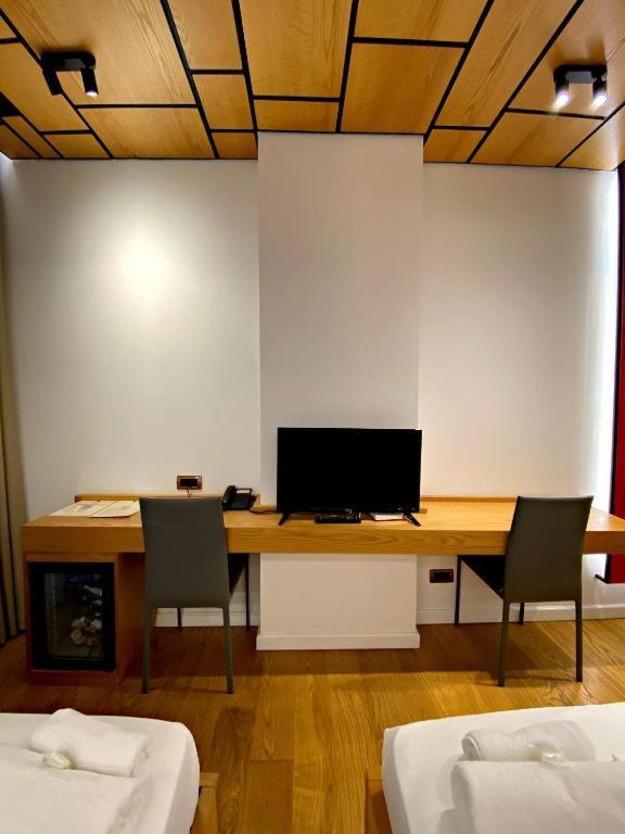Crown Boutique Hotel Durrës Eksteriør bilde