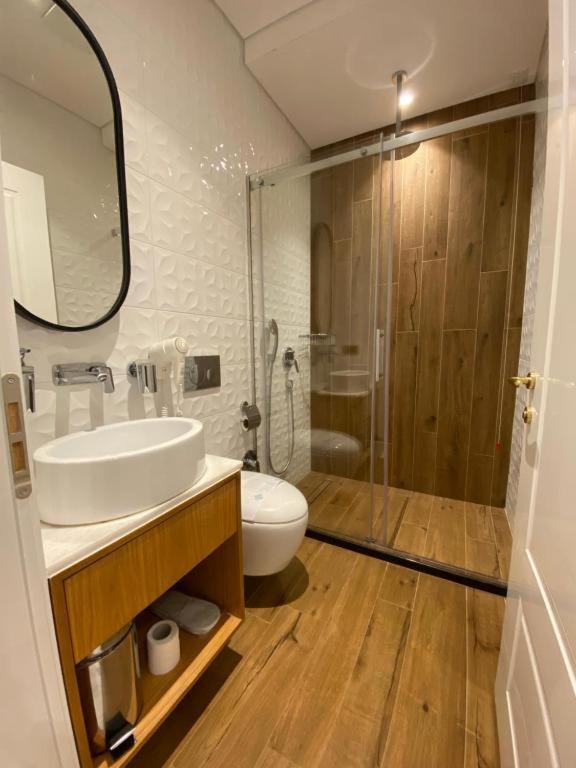 Crown Boutique Hotel Durrës Eksteriør bilde